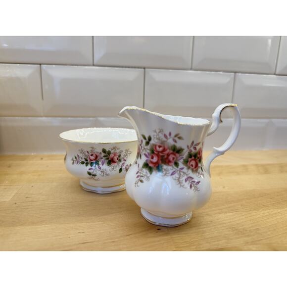 Royal Albert- England - Lavender Rose Creamer & Sugar - Picture 1 of 8